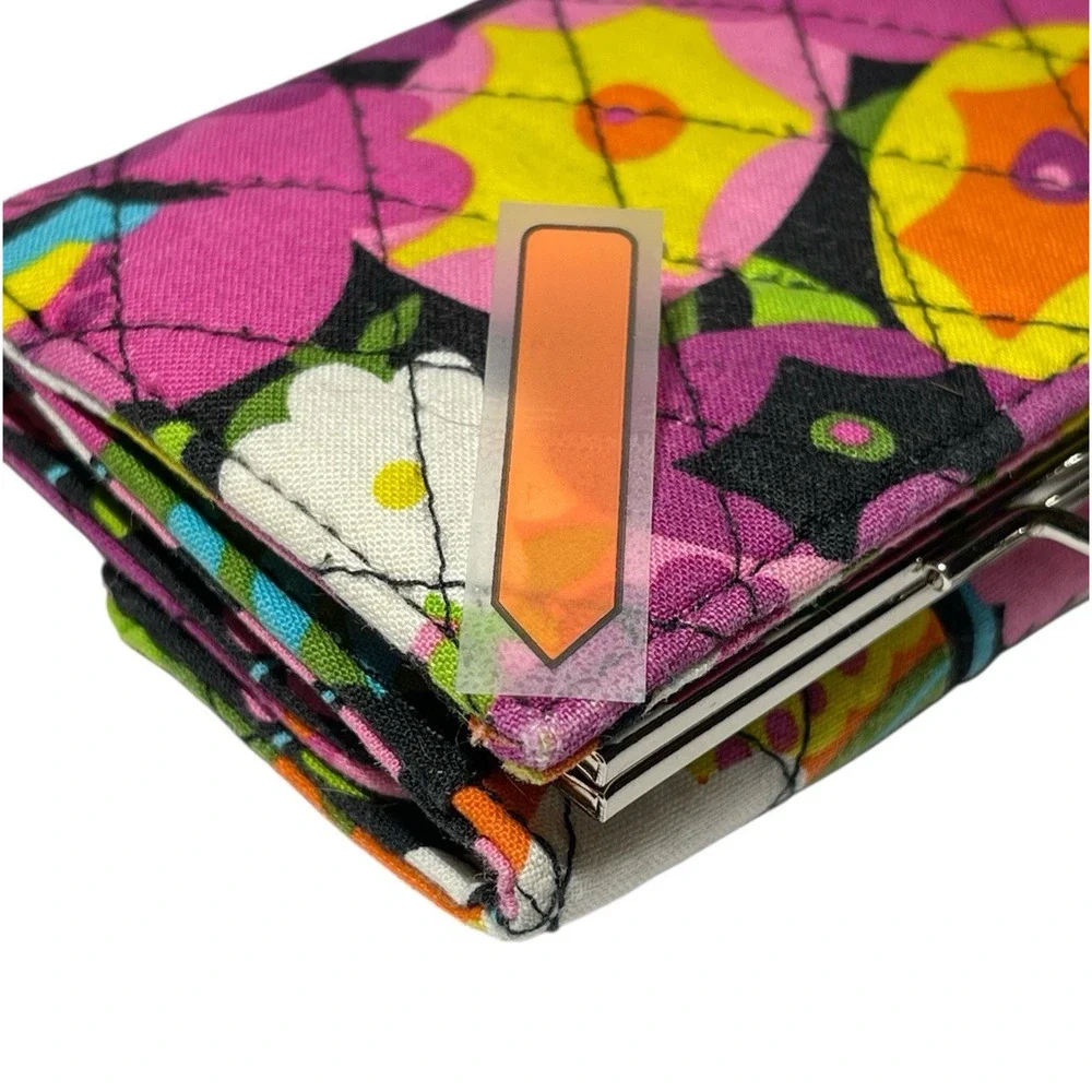 Retired Vera Bradley Small Kisslock Wallet Va Va Bloom Tri-Fold Coin Purse